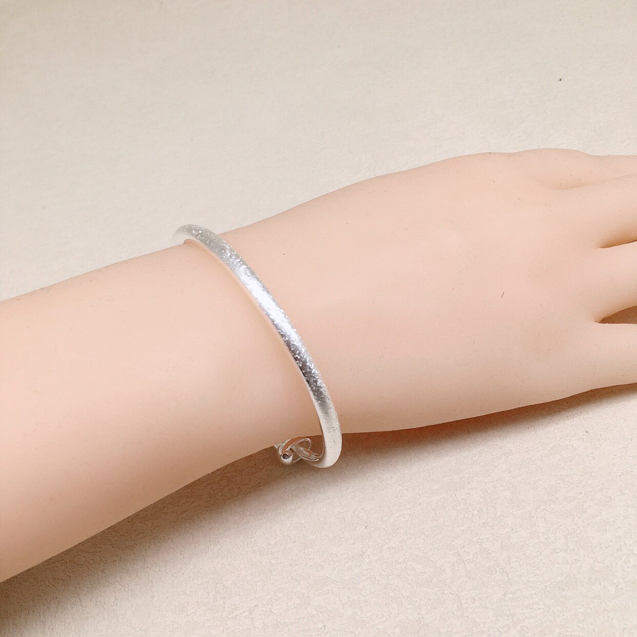胜银·打砂推拉口亮面纯银手镯简约时尚百搭女生实心足银999手镯