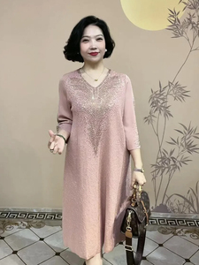 中年妈妈早春秋中长款冰丝连衣裙宽松大码胖妈妈针织七分袖长裙女
