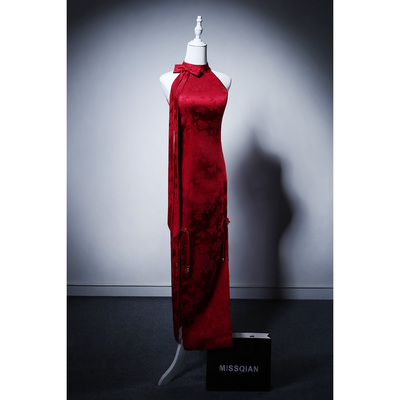 新中式国风红色提花挂脖连衣裙