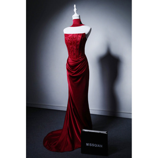 时尚 高级感礼服 晚宴风抹胸鱼尾气质新娘敬酒服红色订婚礼服修身