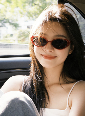 辣妹风红色猫眼墨镜墨镜女2026新款窄框显脸小防紫外线网红太阳镜