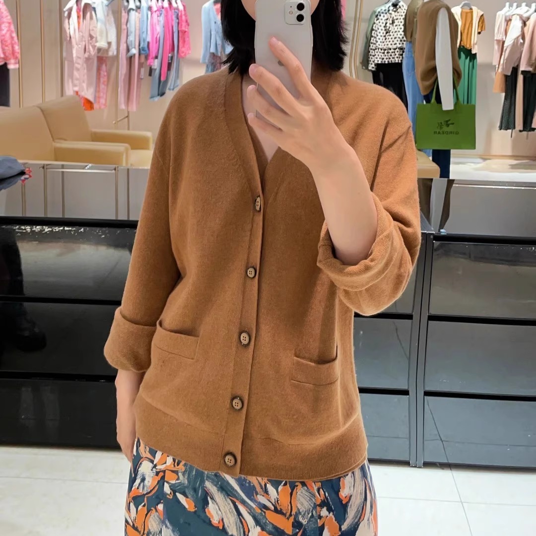 阿玛施女装秋季新款羊毛针织开衫