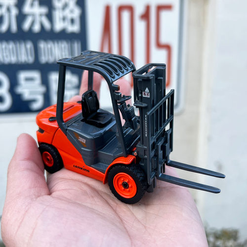 1/35龙工LONKING LG30DT内燃机叉车摆件仿真工程车合金车装饰模型