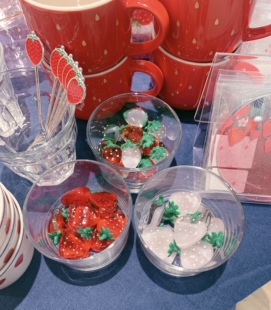 日本 afternoon tea 新品草莓系列草莓形状 筷子架 筷子摆架