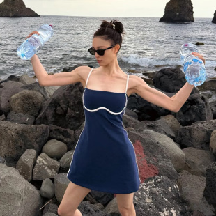 泳衣女新款 性感连体吊带小胸显瘦遮肚显白高级感保守温泉度假泳装