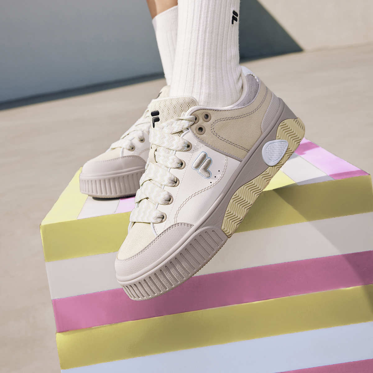 Fila/斐乐秋季STACK蛋糕鞋女子潮流运动滑板生活鞋T12W412206C