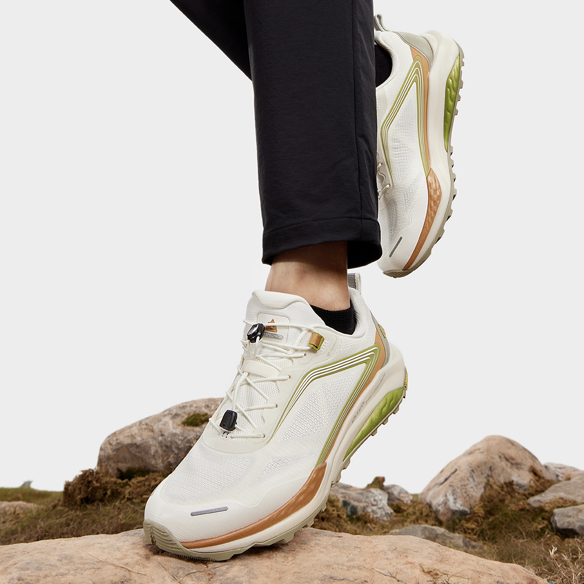 斐乐止滑男子系带山猫运动鞋