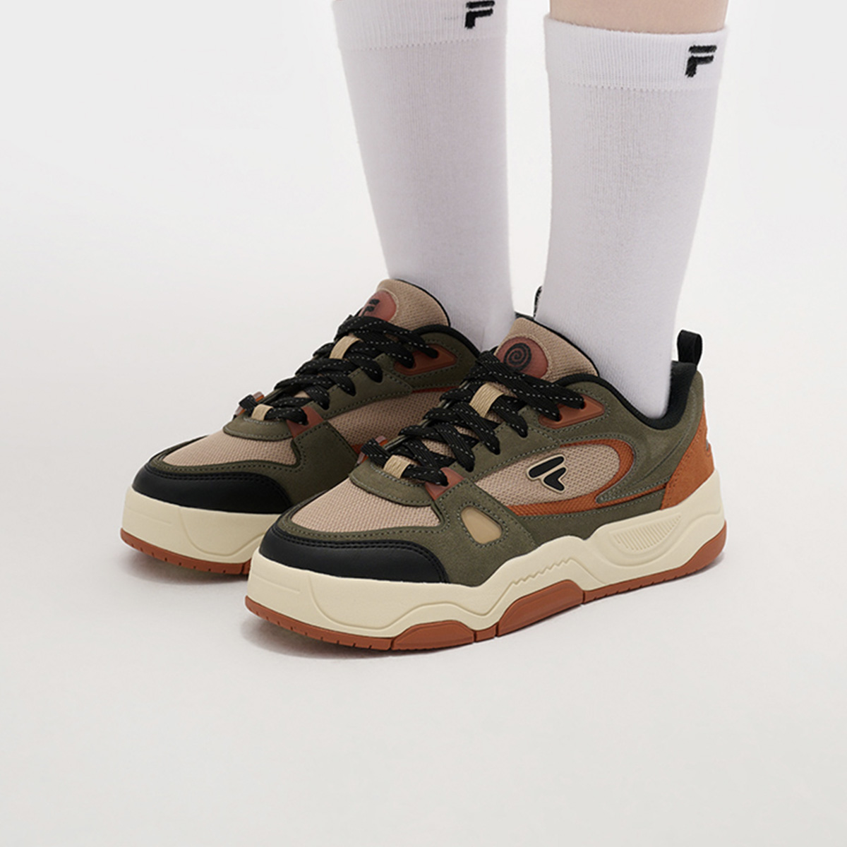 斐乐酷板女子潮流运动滑板生活鞋