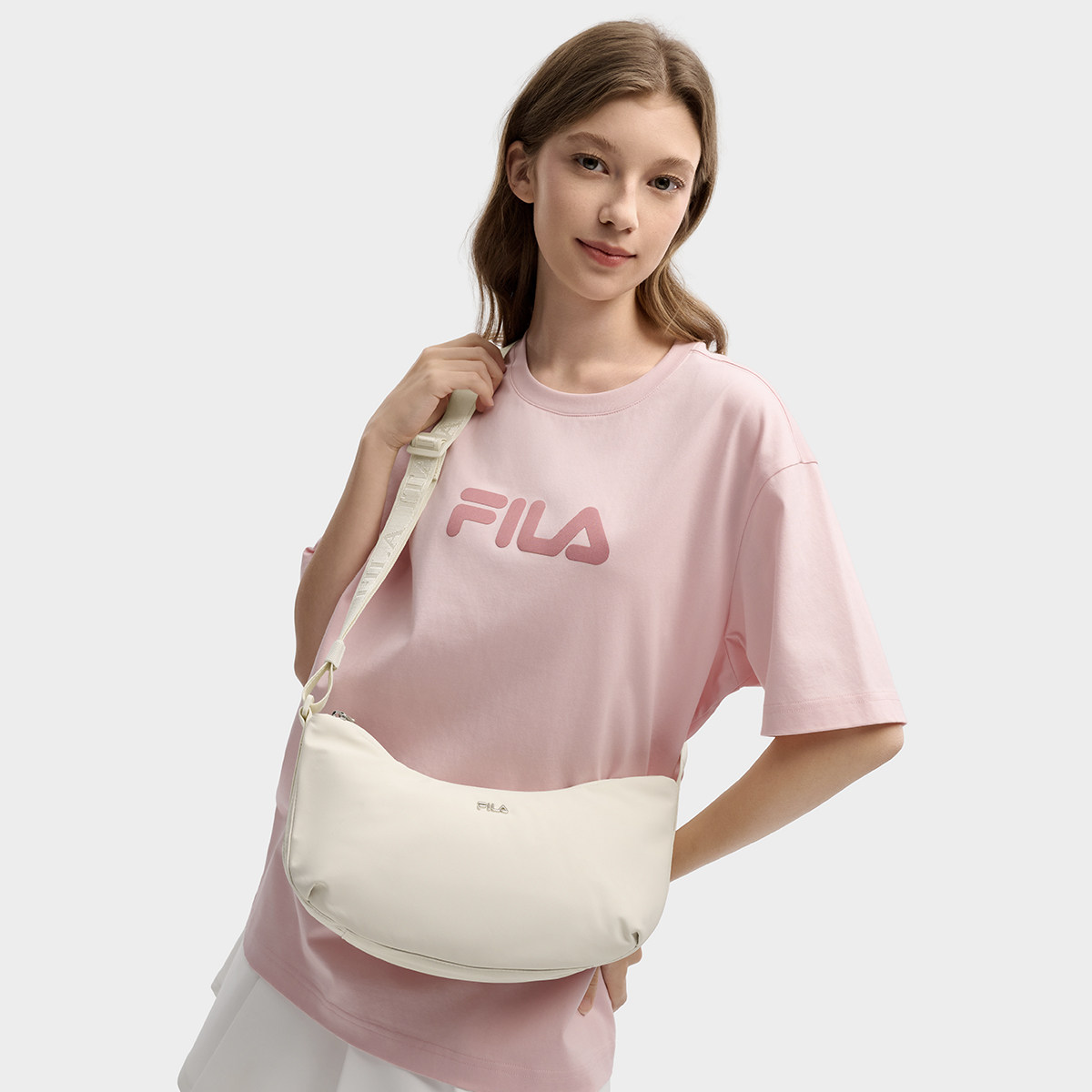 Fila/斐乐冬季新款女士户外时尚舒适百搭休闲运动挎包F13W618169F,运动包/户外包/配件,挎包/拎包/休闲包,淘宝优惠券,粉丝福利购,淘宝优惠卷
