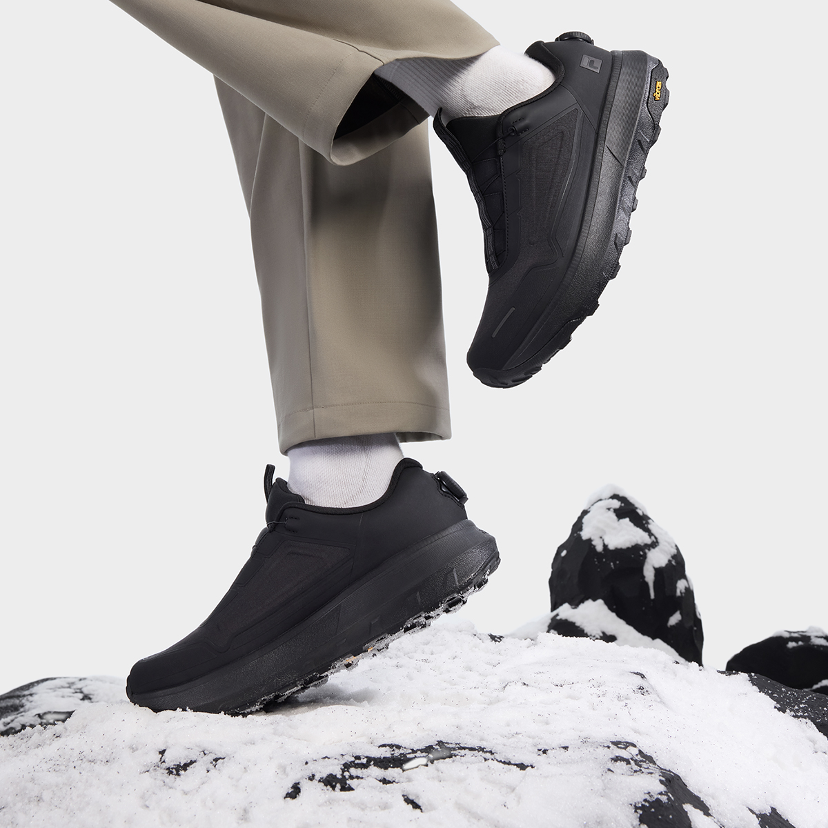 斐乐秋季男子户外时尚百搭运动鞋