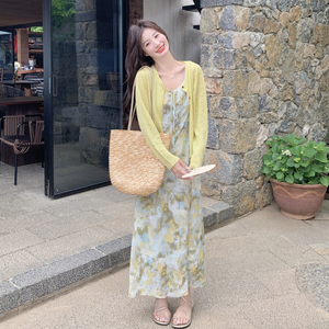 法式气质晕染风印花连衣裙套装女夏新款温柔防晒开衫吊带裙两件套图片