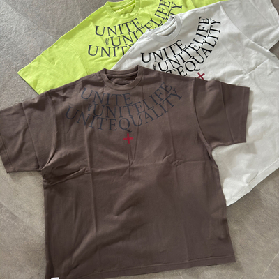 支线UniteQuality+ 270g纯棉领口字母吊坠排版印花短袖T恤百搭