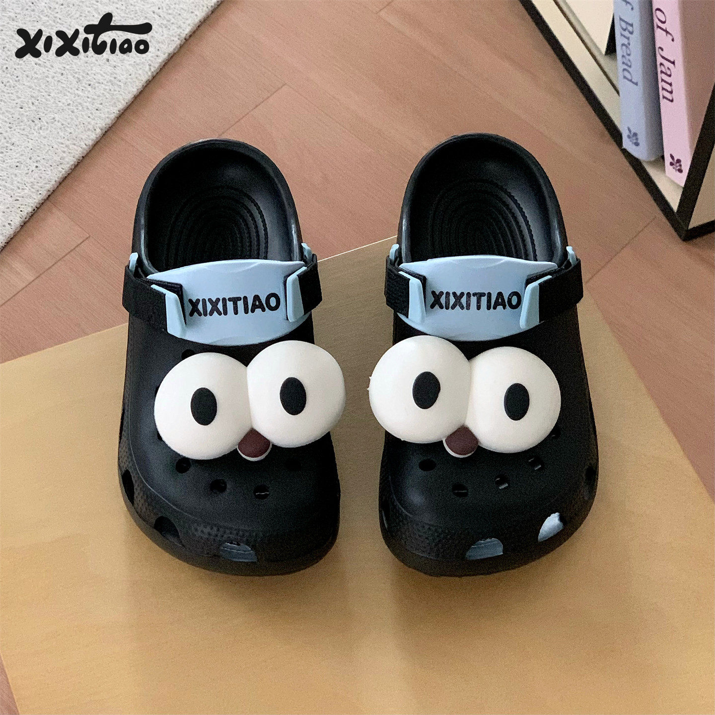 细细条搞怪可爱大眼睛洞洞鞋
