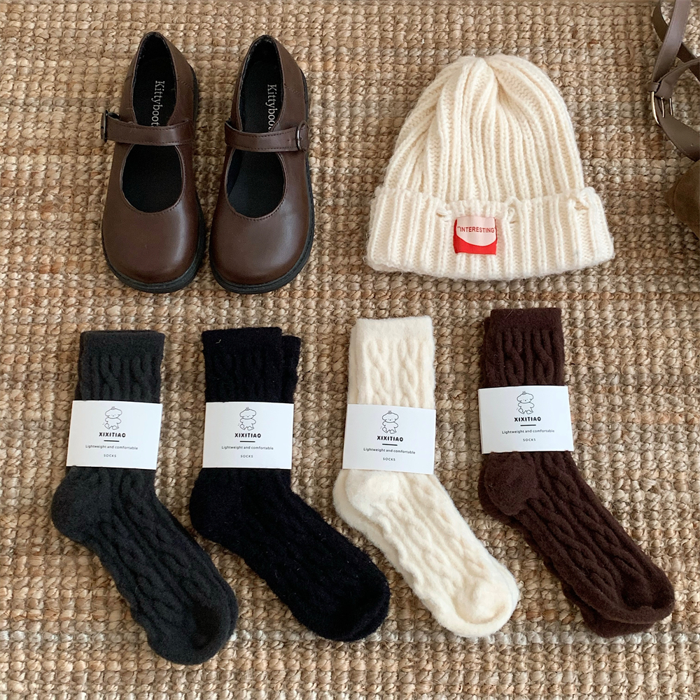 细细条纯色麻花保暖睡眠中筒袜