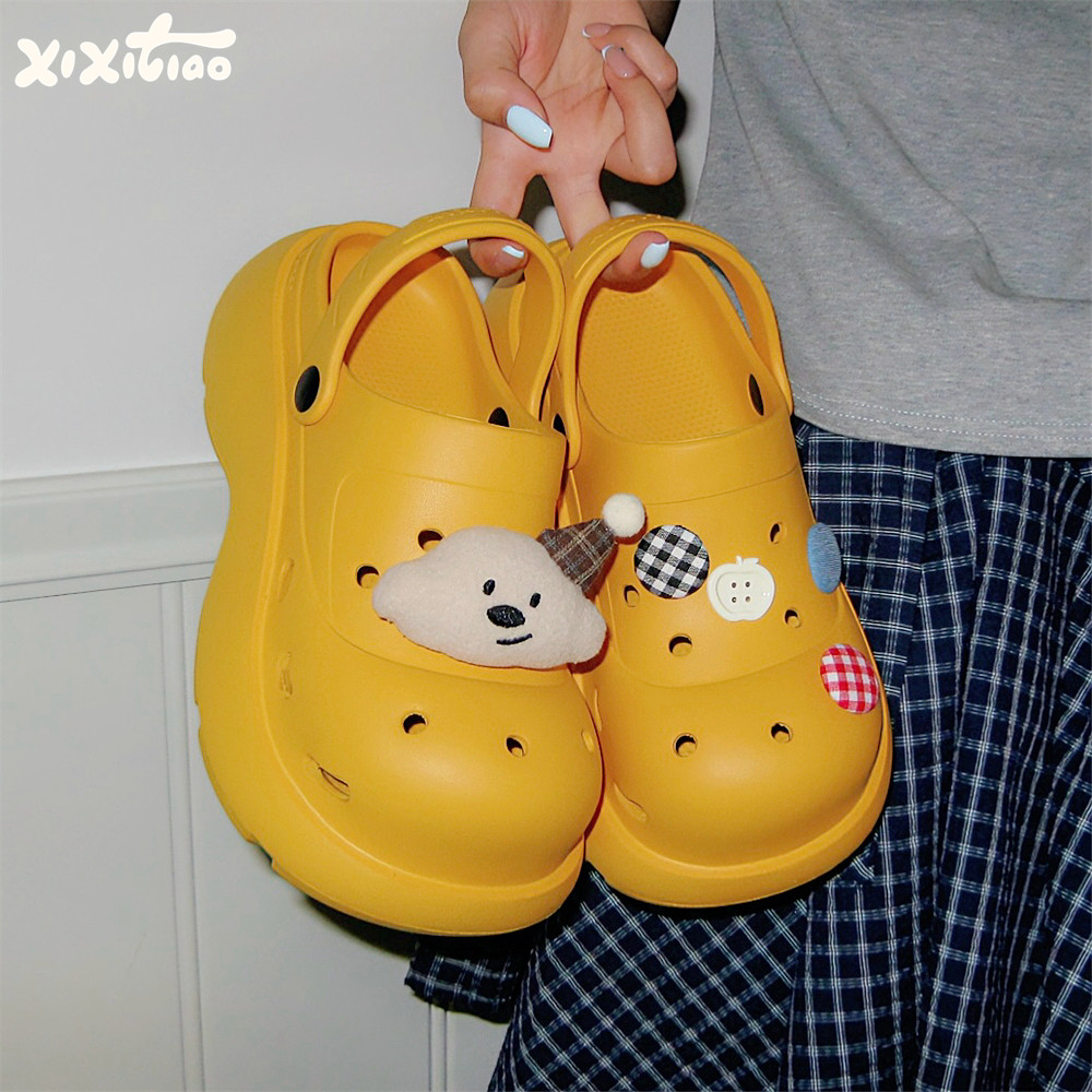 细细条ins趣味纽扣小狗洞洞鞋