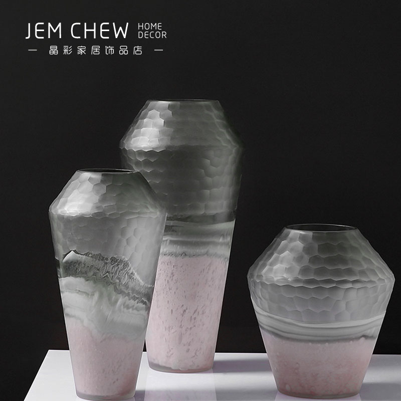 北欧现代渐变摹刻粉色玻璃花瓶