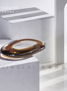 轻奢极简约软装样板房间圆形餐桌古铜色三足铝托盘玻璃果盘摆件