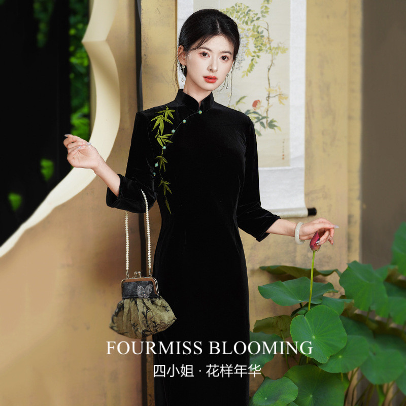 新中式黑色丝绒绣花长袖
