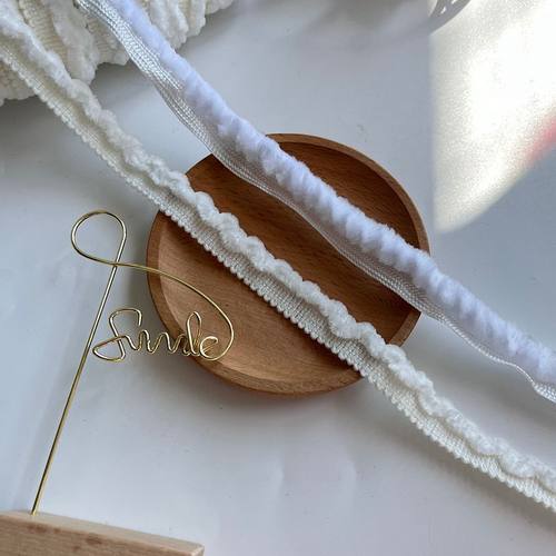 1.5cm白色毛绒绒镶边子母带