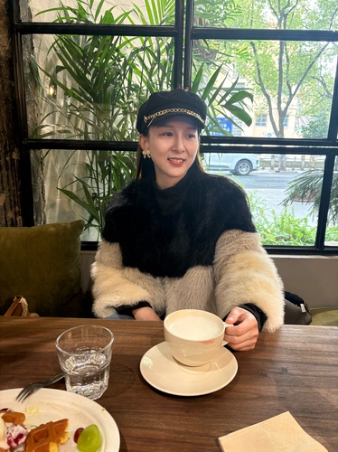 2025冬装欧美风渐变色黑白灰拼色人造毛马海毛富婆皮草外套女