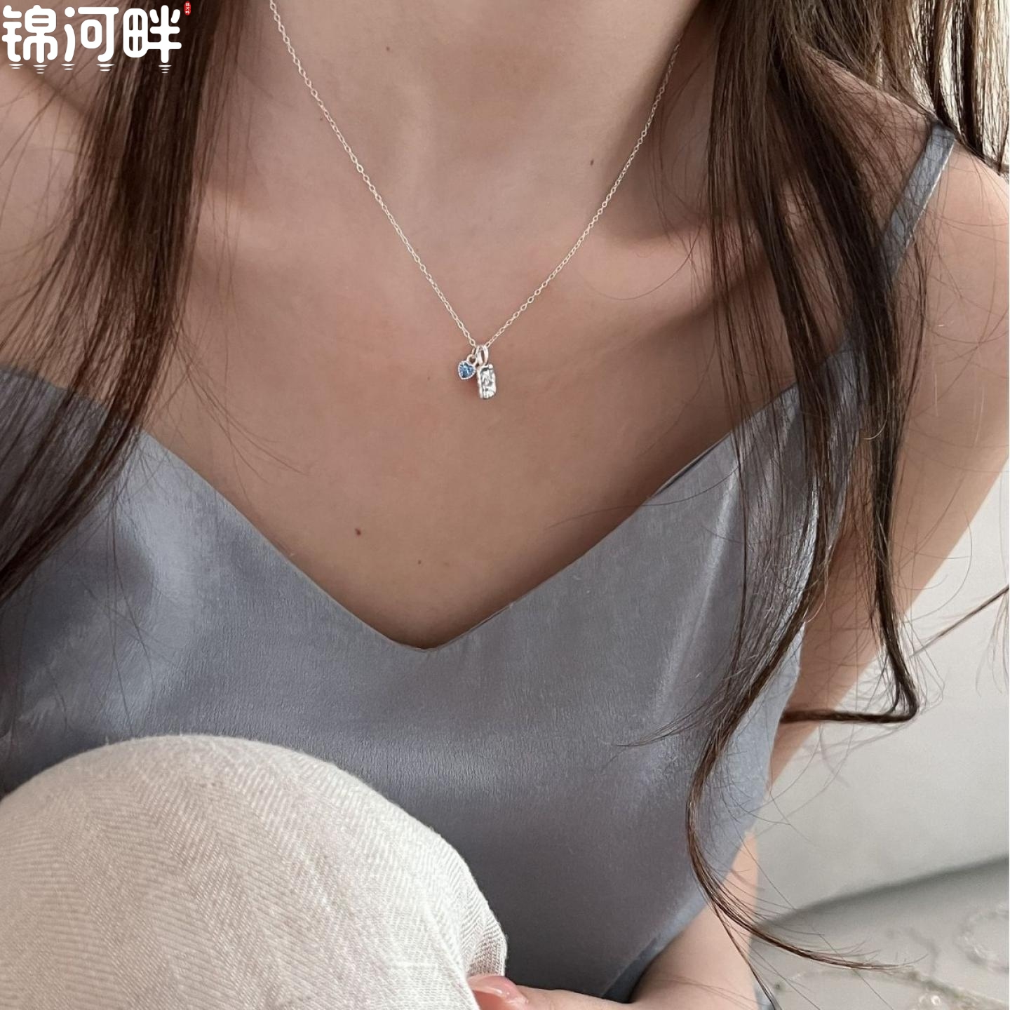 锦河畔 925纯银不规则方形纹理项链女简约甜美蓝色锆石爱心锁骨