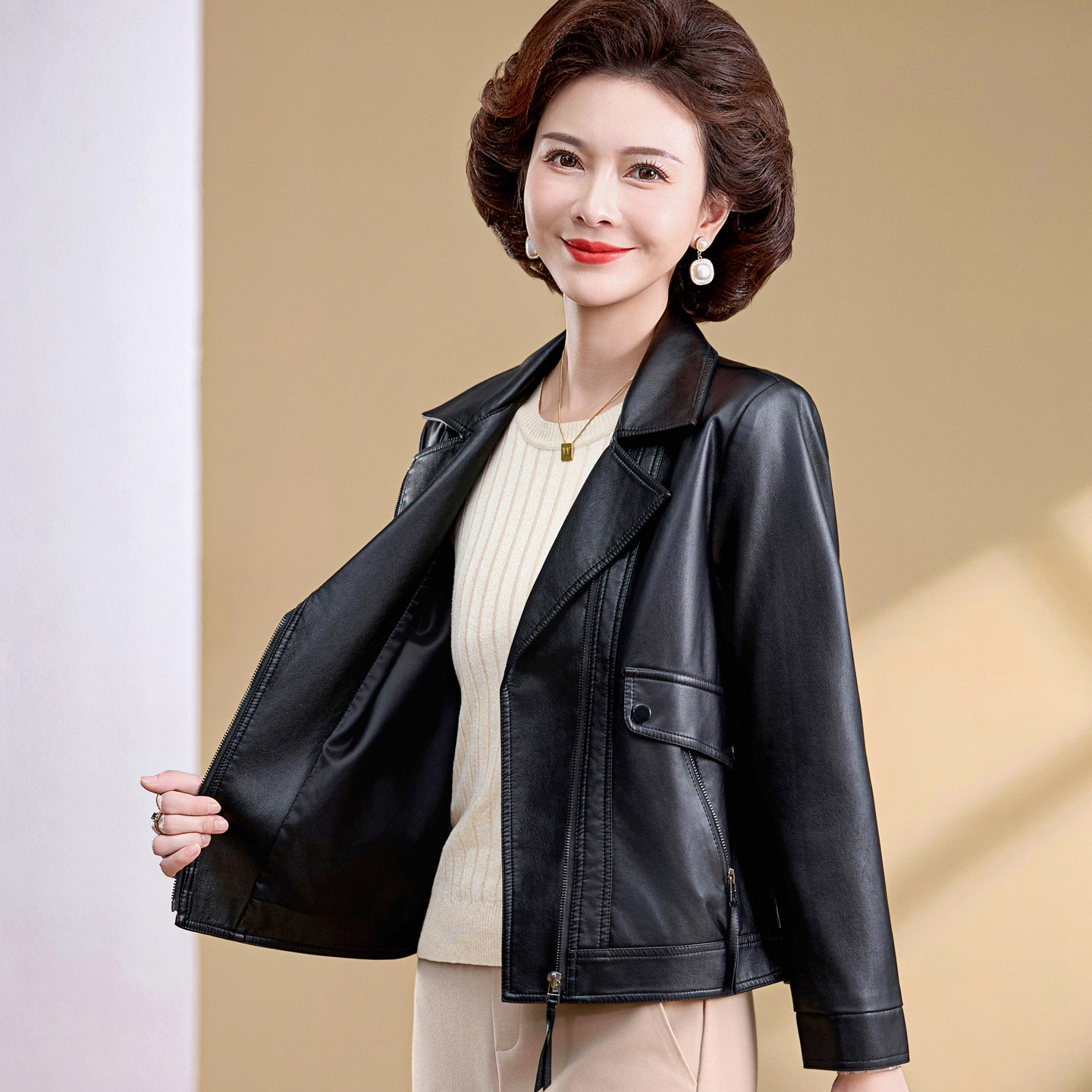 皮衣外套女短款早春西装领妈妈时尚PU皮夹克妇女人洋气休闲机车风,女装/女士精品,皮衣,淘宝优惠券,粉丝福利购,淘宝优惠卷