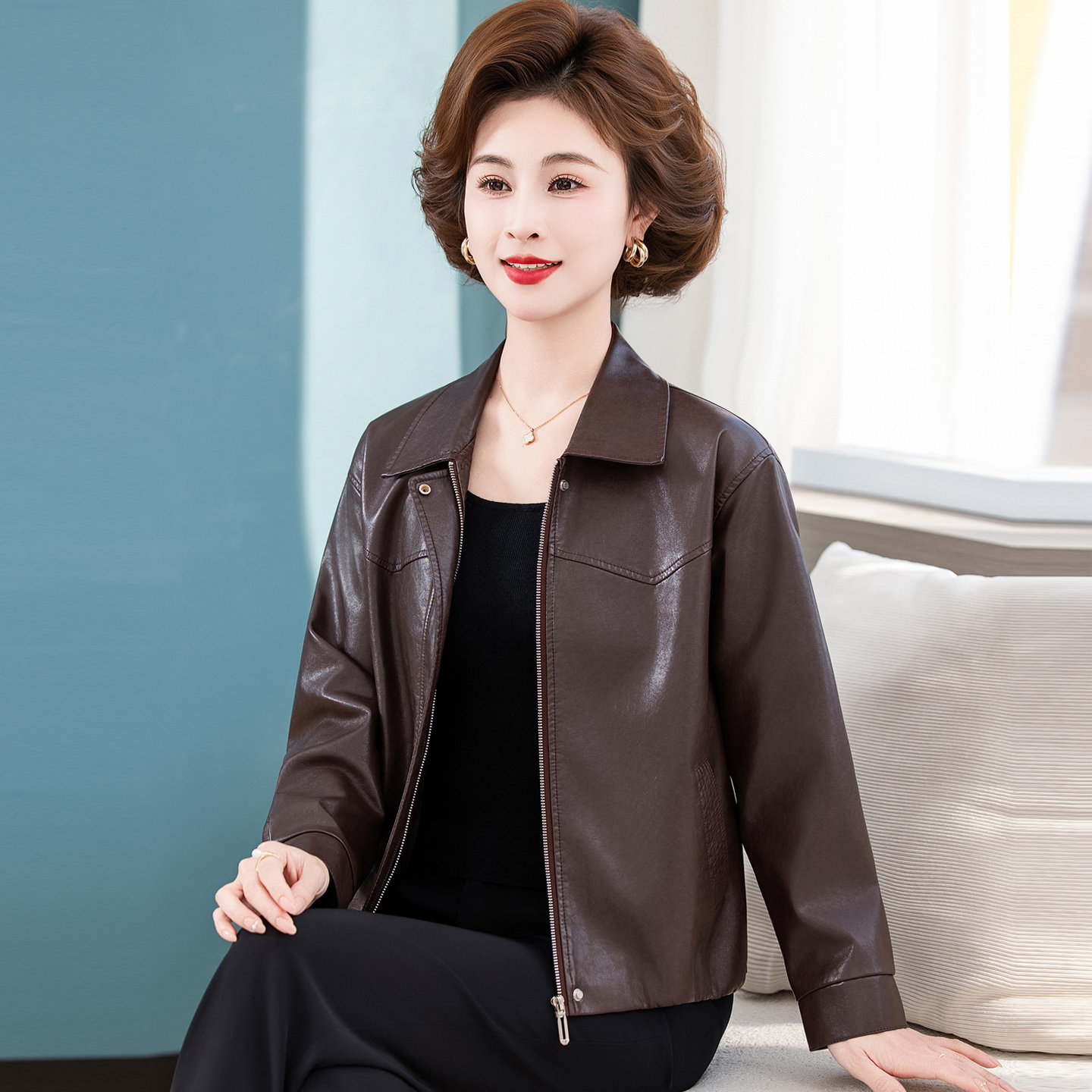 中年人皮衣女短款小个妈妈春秋外套休闲洋气薄款翻领PU皮夹克上衣