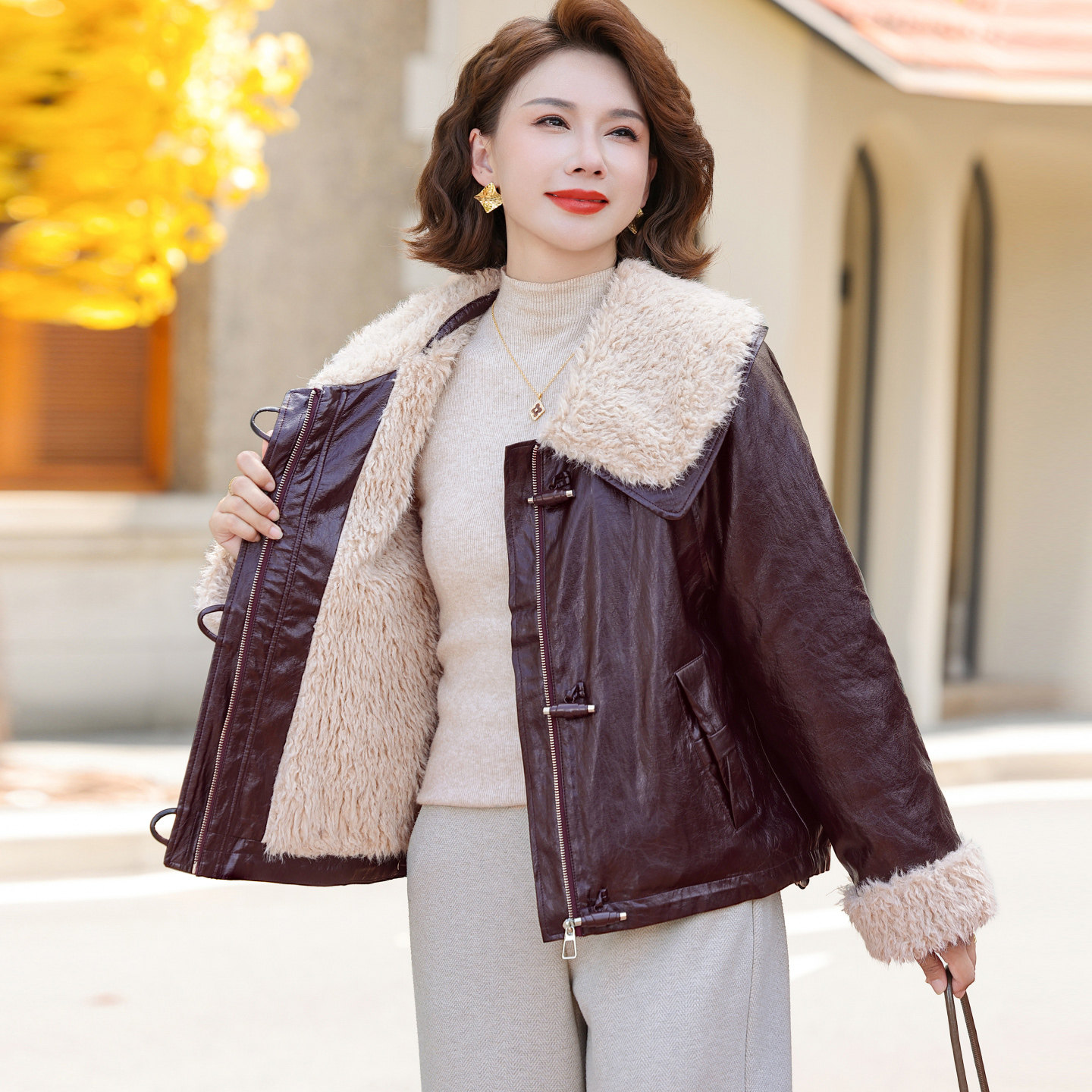 妈妈冬装皮棉衣加绒加厚皮夹克