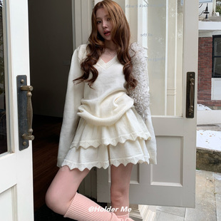 HOLDER冬季新款宽松时尚V领套头上衣松紧腰蛋糕短裙针织毛衣套装