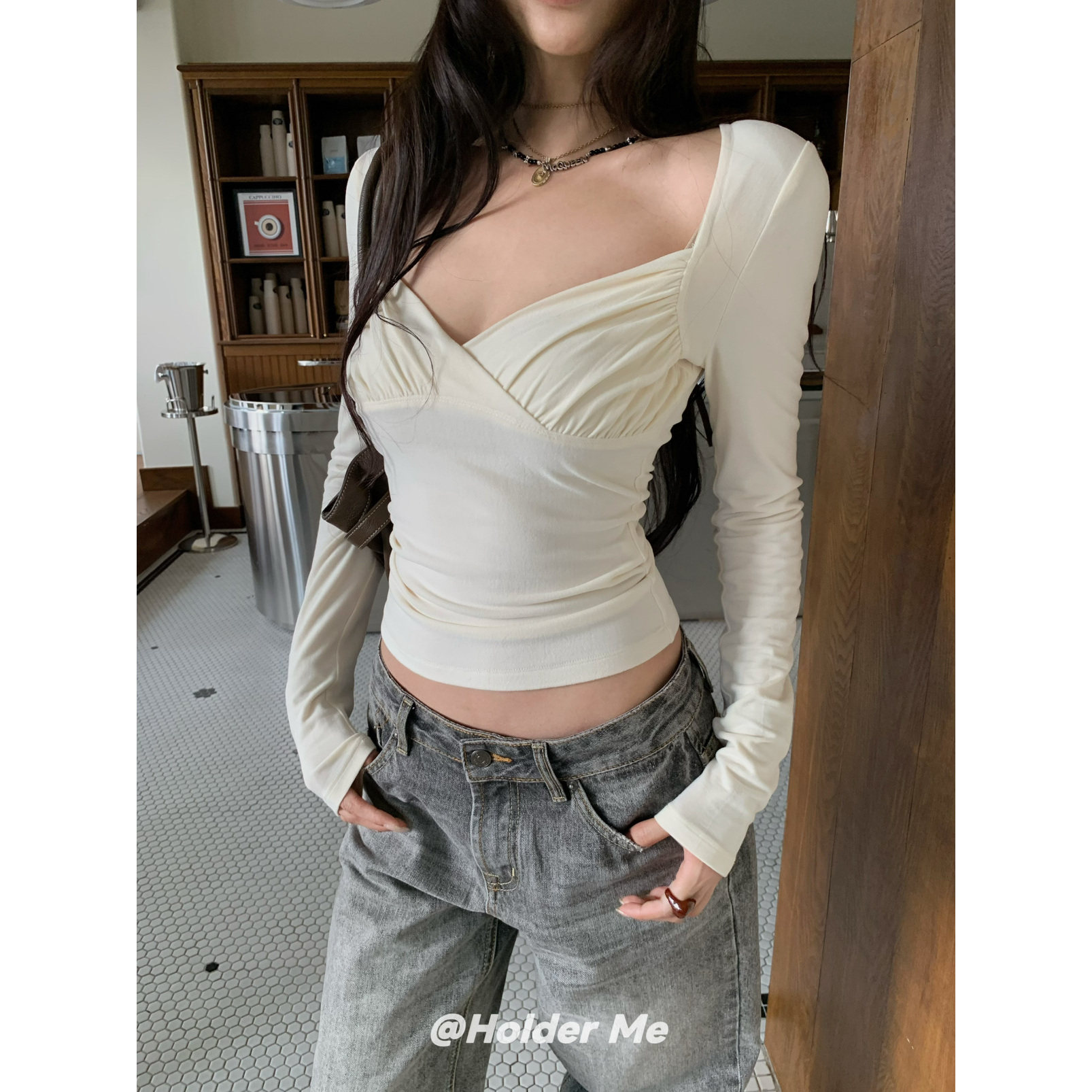 HOLDER冬季U领扭结显瘦T恤女