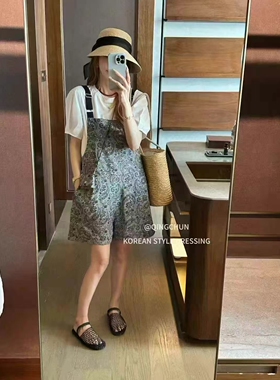 夏季新款韩版时尚百搭圆领白色短袖T恤+背带短裤两件套配包