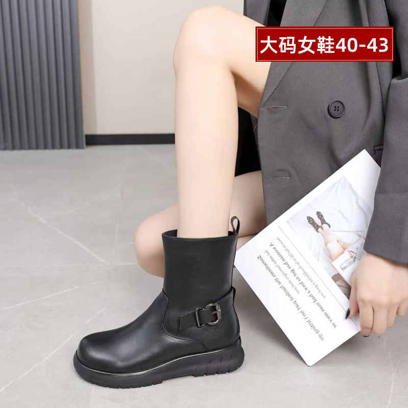 大丫丫大码女鞋低跟加绒中筒靴
