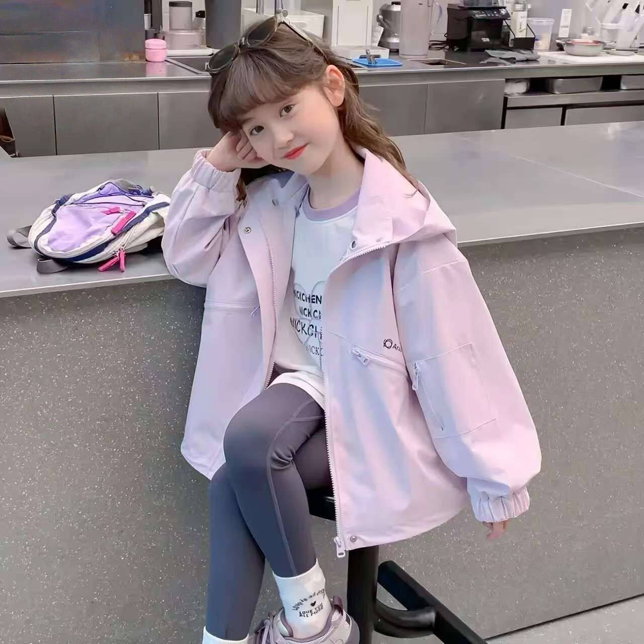 女童外套春秋款2026中大童新款秋季冲锋衣洋气童装小女孩连帽上衣