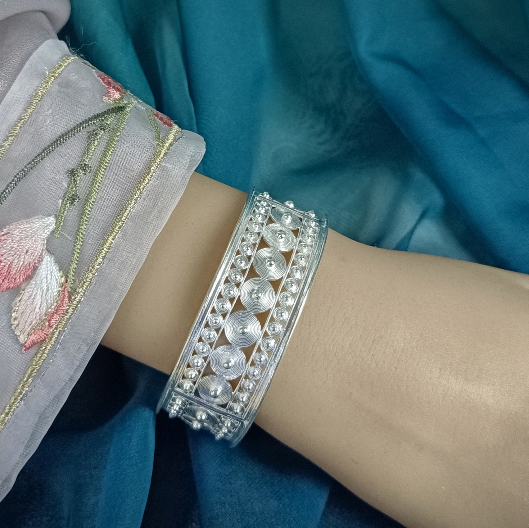 999足银贵州手工拉丝手镯