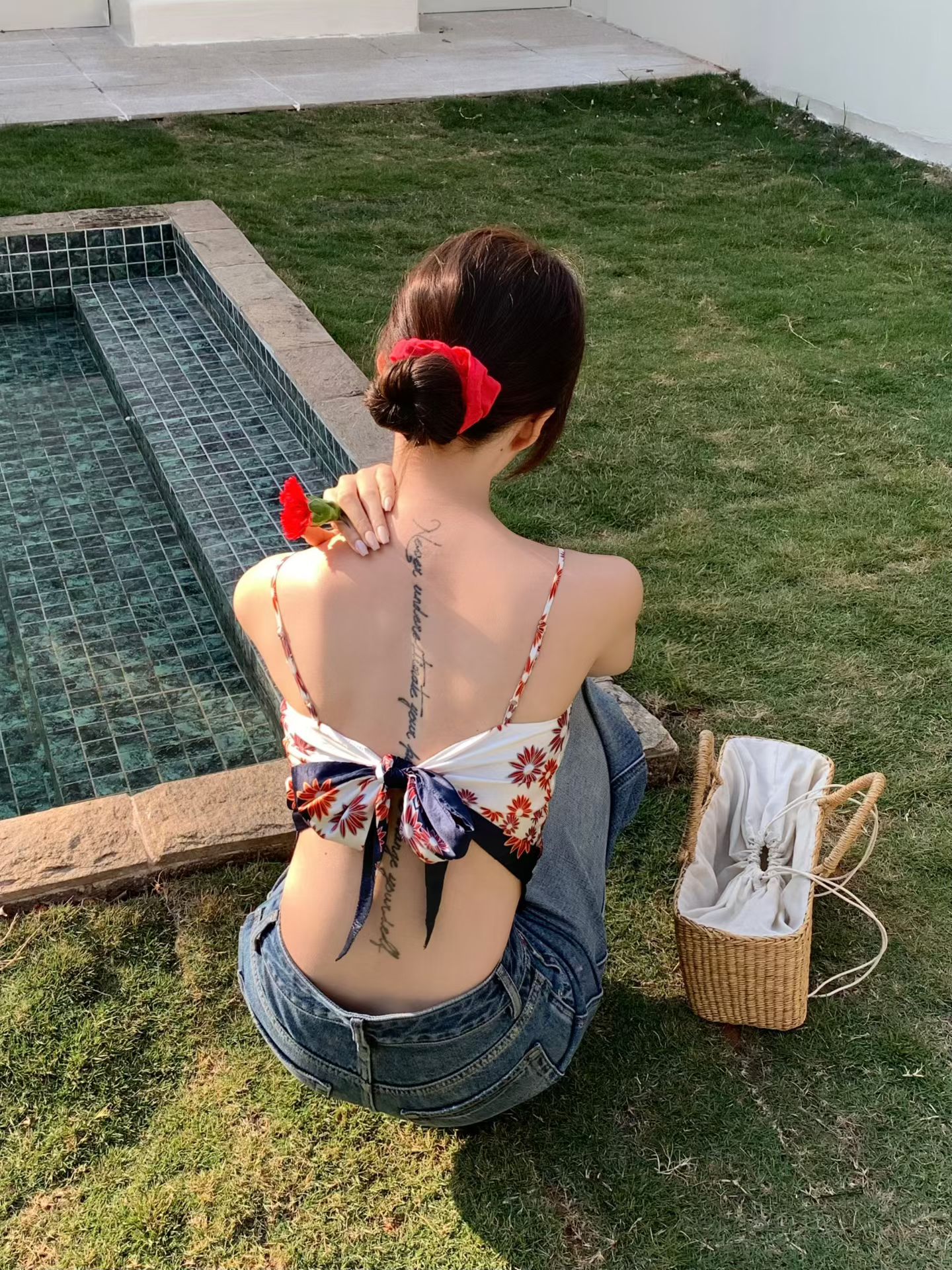 法式浪漫印花醋酸缎面露背蝴蝶结系带抹胸吊带上衣女多穿丝巾肚兜图片
