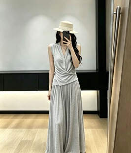 夏季亚麻针织无袖V领交叉围裹式上衣 + 高腰大摆垂感长裙两件套装