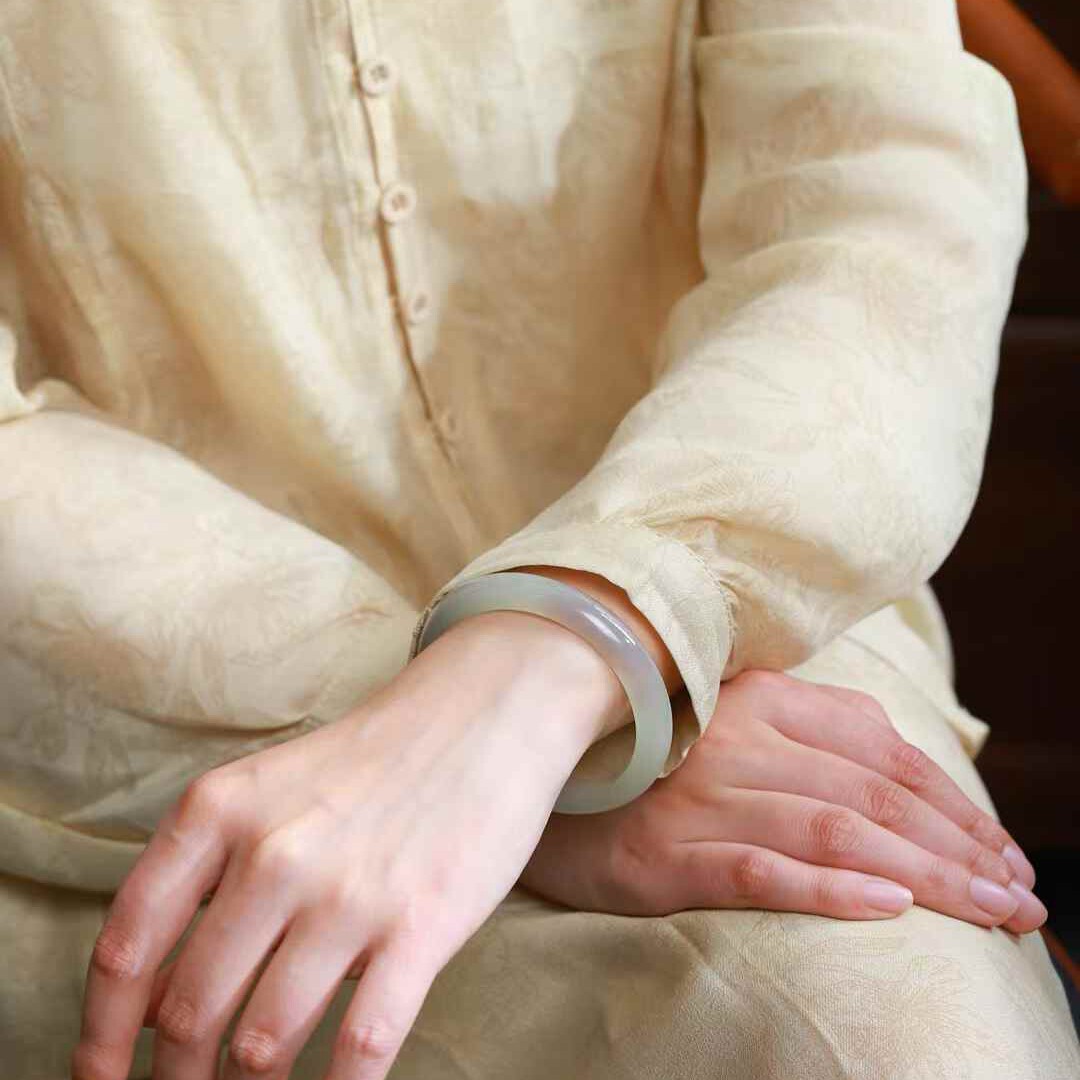 玉器工艺品天然新疆和田玉青海料老料俏烟紫色素面镯女款玉石手镯