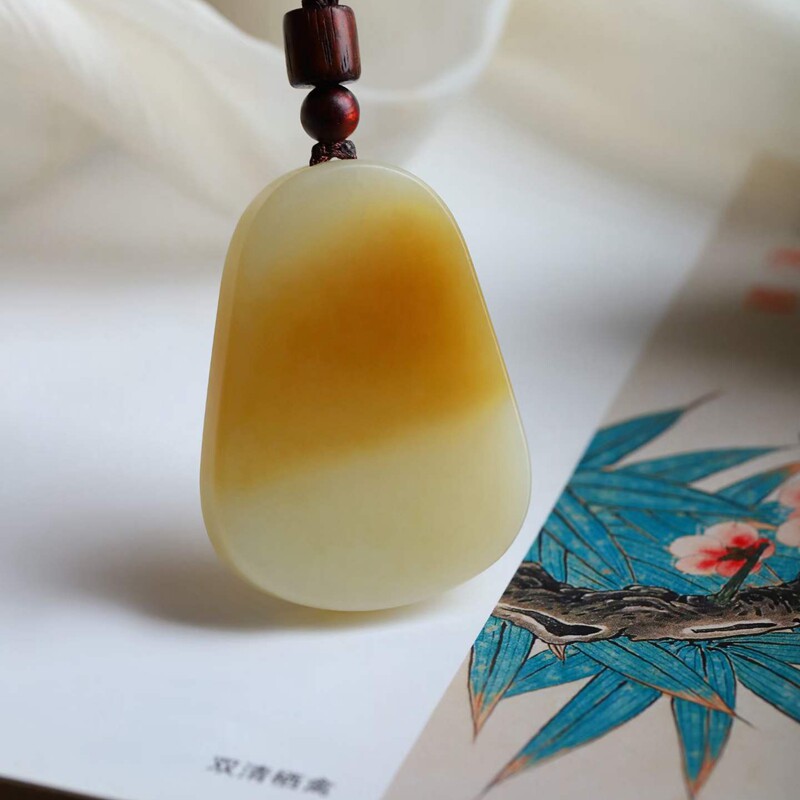 天然新疆和田玉玉器工艺品俄料老料俏糖色平安牌吊坠挂件附证书