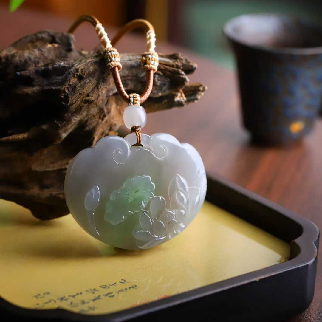 玉器工艺品天然新疆和田玉青海料老料烟紫俏翠色莲花吊坠女款挂件