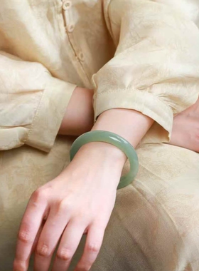 玉器工艺品天然新疆和田玉青海料老料浅湖水绿素面镯女款手镯送证