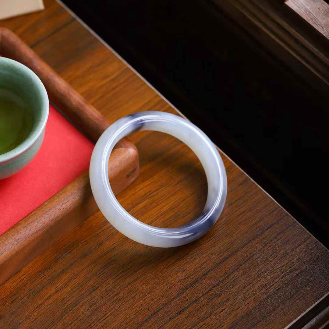 玉器工艺品天然新疆和田玉青海料老料烟紫飘翠色素面镯女款手镯