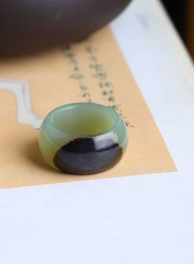 玉器工艺品天然新疆和田玉俄料老料俏黑皮戒指玉石男女戒指送证书