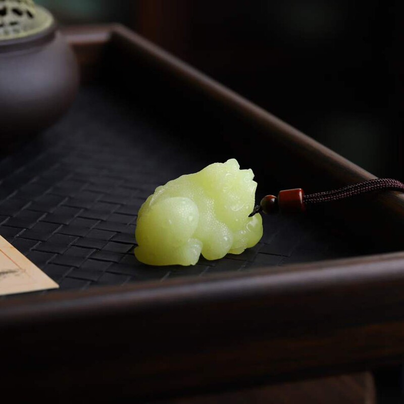 天然新疆和田玉玉器工艺品若羌黄口料老料玉石金蟾吊坠挂件带证书