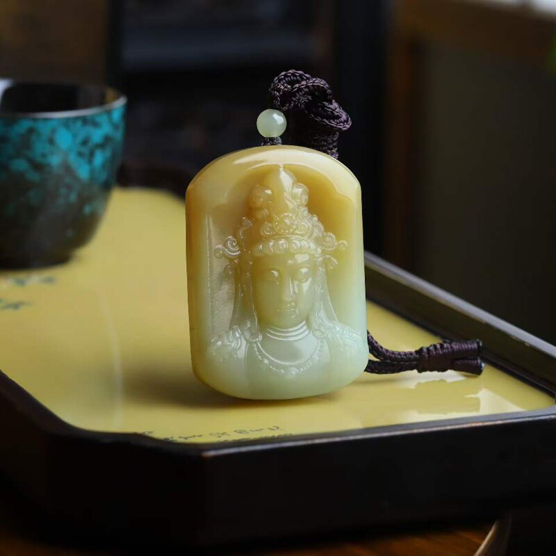 玉器工艺品天然新疆和田玉新疆且末料老俏糖色观音吊坠挂件附证书