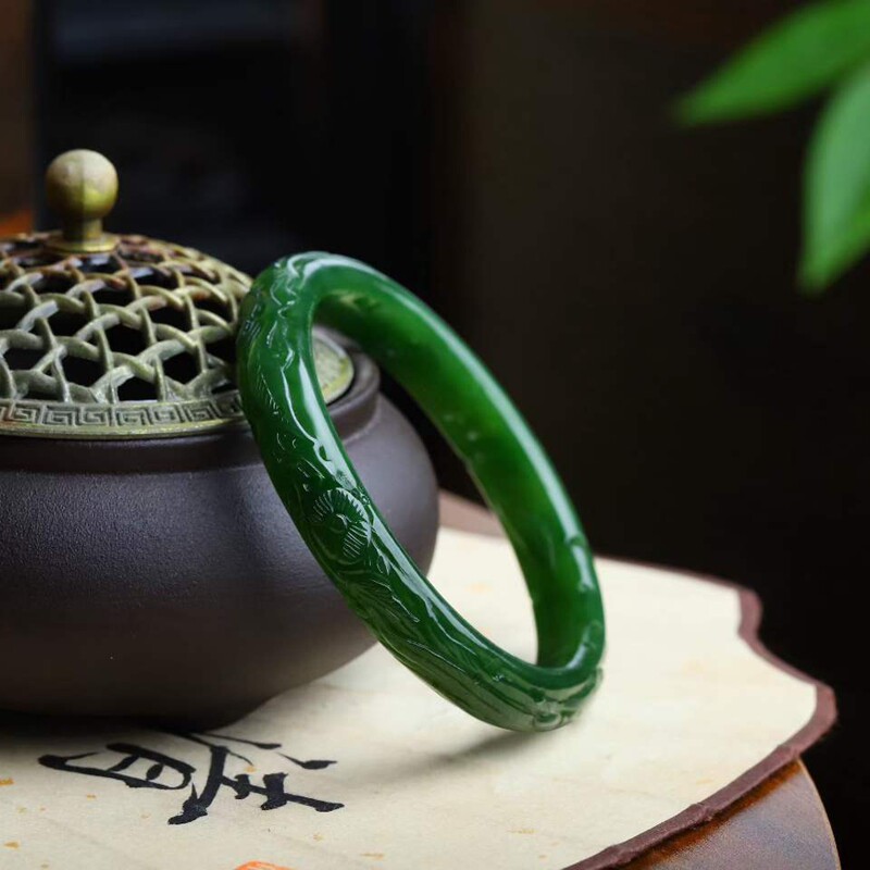 天然新疆和田玉玉器工艺品俄料碧玉老料菠菜绿玉石梅花镯手饰带证