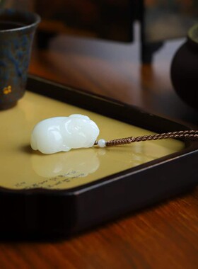 天然新疆和田玉玉器工艺品俄料羊脂级白玉生肖羊玉石吊坠挂件带证