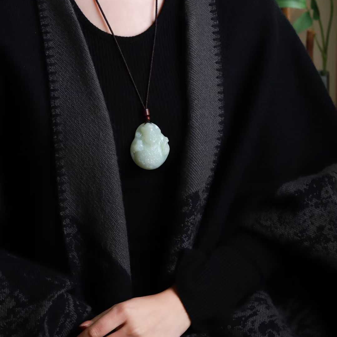 玉器工艺品天然新疆和田玉俄料老料财神男女吊坠和田玉挂件附证书