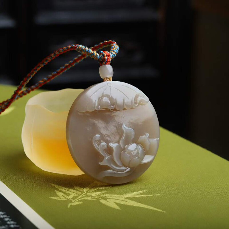 天然新疆和田玉玉器工艺品青海料老料藕粉色玉石莲花吊坠挂件带证