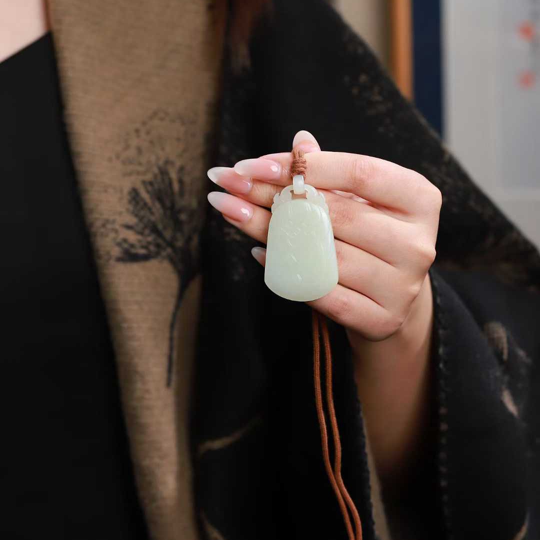 玉器工艺品天然新疆和田玉俄料老料玉石莲花吊坠男女挂件节日礼物