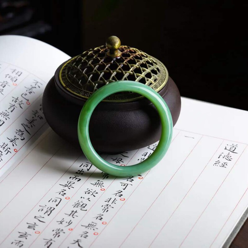 天然新疆和田玉玉器工厂店工艺品碧玉老料素面镯简约款手镯带证书